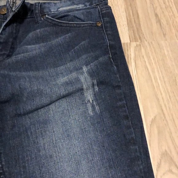 Tommy Hilfiger size 4 ankle jean. Distressed look. - Picture 3 of 8